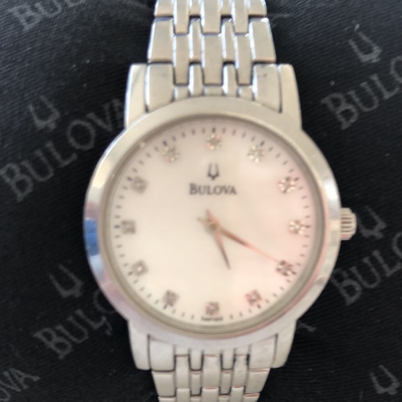 Ladies Bulova watch - Picture 2 of 4